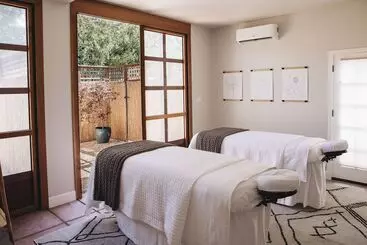 Retkeilymaja Cottage Inn & Spa