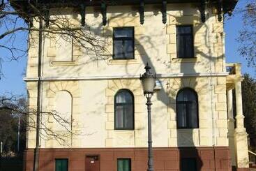 Majatalo Guest House Vila Lujza