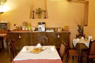 فندق Don Carlos Cáceres