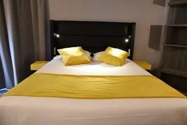 בית מלון כפרי The Originals Boutique, Hôtel Montélimar