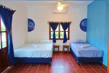 هتل Livingston Resort