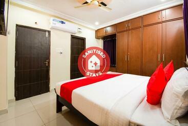 Hotel Oyo 71081 Apple Guest Rooms