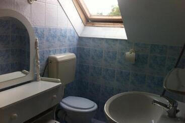 פנסיון Szilvia Ház Balatonakarattya