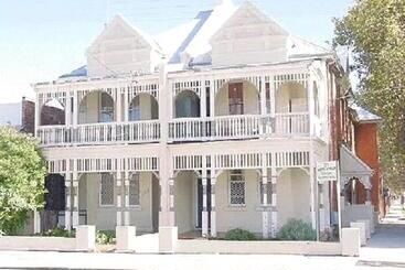 ユースホステル Northlodge Central City Apartments