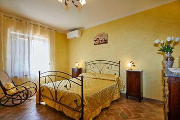 בית מלון כפרי Agriturismo Montecrespini