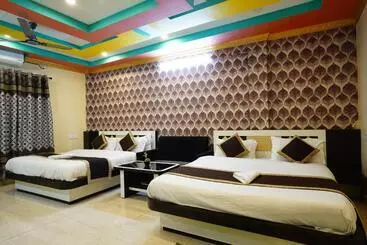 Hotel Tirupati Lodge Njp