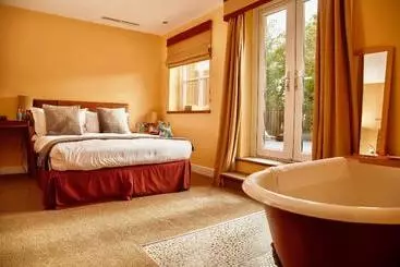 Hotelli Spot In The Woods