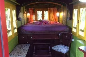 Bed and Breakfast Les Roulottes De Troussures