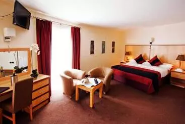 La Mon Hotel & Country Club