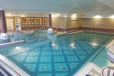 La Mon Hotel & Country Club