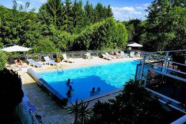 Logis Hotel Maison Carrée Restaurant O Carré Dart