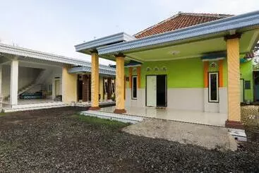 Ostello Spot On 2371 Islami Family Residence