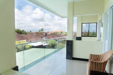 住宿加早餐 Griya Cempaka Mas