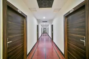Capital O 39418 Hotel Harsh Deep