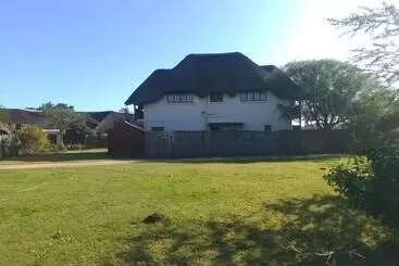 Majatalo Happy Jackal