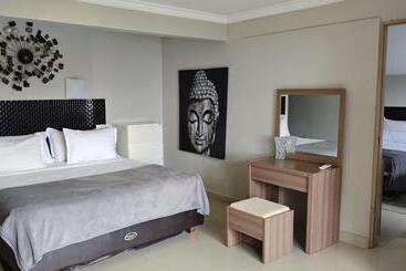 Отель Silver Fern Beach Retreat