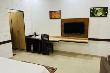 בית מלון כפרי Whistling Greens