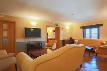 Landhus Tugasa Castillo De Castellar