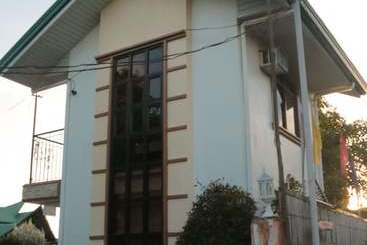 Otel Doña Josefa Aquino Poolside Resort