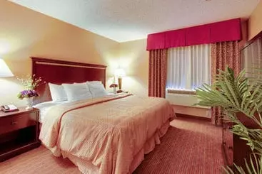 Отель Spark By Hilton Tucson Airport