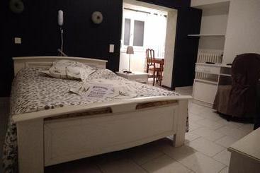 فندق Hôtel Résidence Larroque