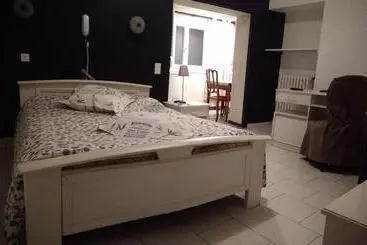 בית מלון כפרי Hôtel Résidence Larroque