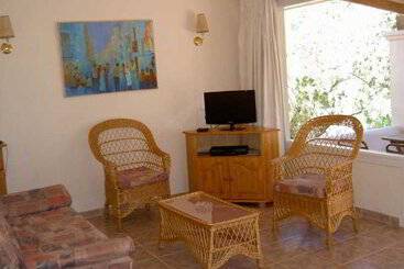 방갈로 Can Vistabella Boutique Resort