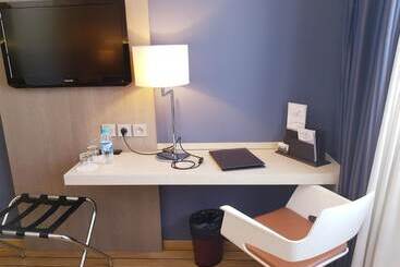 Отель Logis Hôtel Les Tuileries