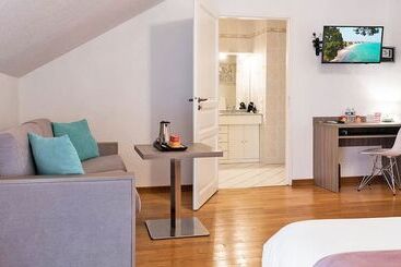 ホテル Hôtel Restaurant L Evidence