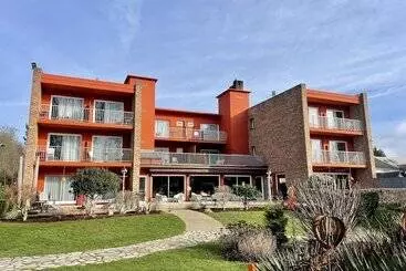 Отель Logis Hôtel & Restaurant Le Relais De Montigny