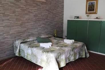 ベッドアンドブレックファースト Royal Sporting Club