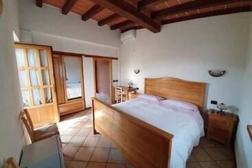 교외 호텔 Agriturismo L'urteia