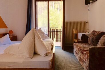 住宿加早餐  Laugen Cafe Pizza Bb