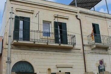 تختخواب و صبحانه Dimora Le Tre Muse Guesthouse