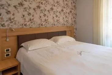 فندق Le Torri   Castiglione Falletto