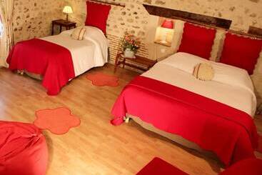 فندق Logis Auberge Le Colombien   Hôtel Et Restaurant