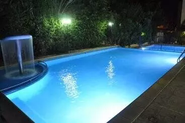 Mariela Hotel Apartments