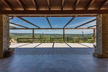 Landhotel Cuaddus E Tellas