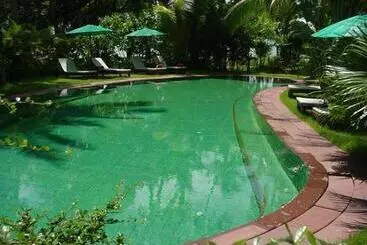 Hotel Baan Mai Beachfront Phuket Lone Island