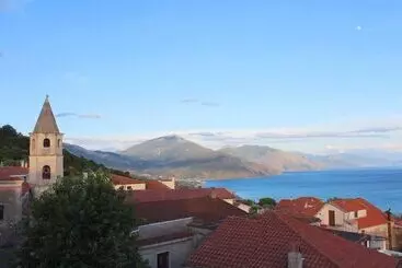 Aamiaismajoitus (B&B) Ispani Inn Resort