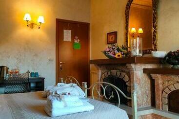 تختخواب و صبحانه Selene Charme And Confort