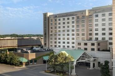 هتل Doubletree By Hilton Chicago O Hare Airport Rosemont