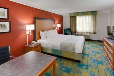فندق La Quinta Inn By Wyndham Pittsburgh Airport