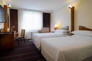 Отель Sheraton Palace  Moscow