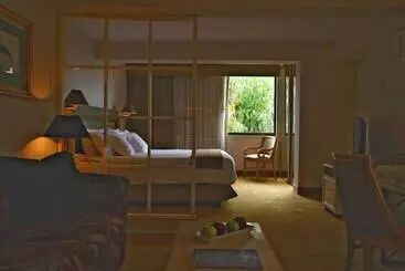 هتل Suites Del Bosque