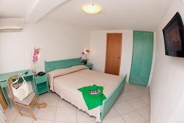 Отель Lo Scirocco