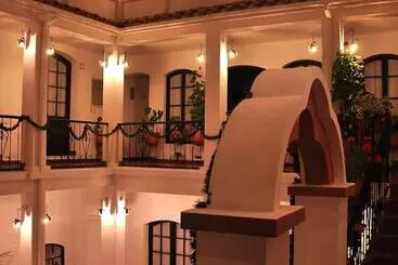 El Hotel De Su Merced