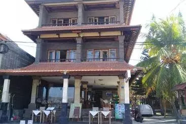 Albergue Padangbai Beach Inn