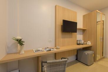 Phant At Thalang Service Apartment