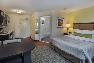 בית מלון כפרי Candlewood Suites Louisville Airport By Ihg